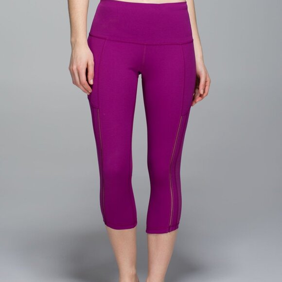 Lululemon Hot To Street Crop in Regal Plum, size 4 - Picture 11 of 12